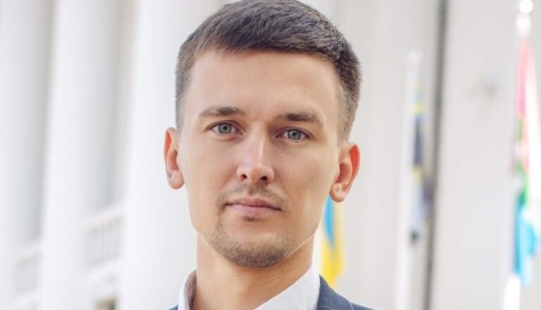 Депутат Бахмутского горсовета Артем Сабаев досрочно сложил полномочия (детали)