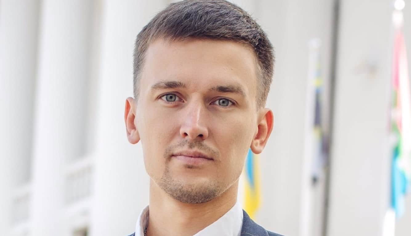 Депутат Бахмутської міськради Артем Сабаєв досткорово склав повноваження