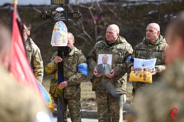 Зображення до посту: Загинув у 35-ту річницю свого весілля: згадаємо майора Сергія Вівдича з Краматорська, який загинув в боях