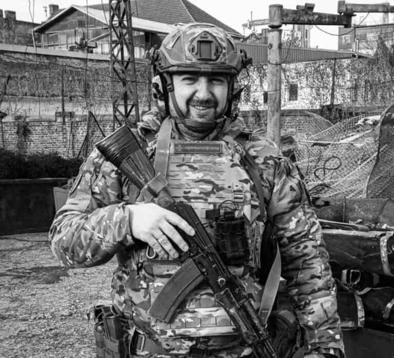 Отец троих детей и преданный фанат “Карпат”: вспомним военного Тараса Чучмана, погибшего на Донетчине