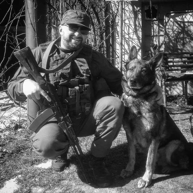 Зображення до посту: Батько трьох дітей та відданий шанувальник “Карпат”: згадаємо військового Тараса Чучмана, який загинув на Донеччині