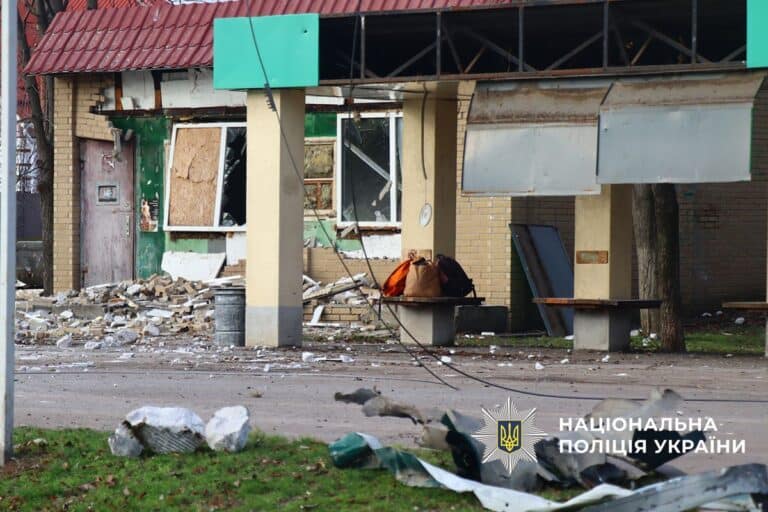Росіяни вдарили по Слов’янську авіабомбами, є поранені: остаточні наслідки (оновлена хронологія)
