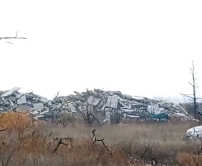 Залишки багатоповерхівки по вулиці Ювілейна №73 у Бахмуті, листопад 2025 року