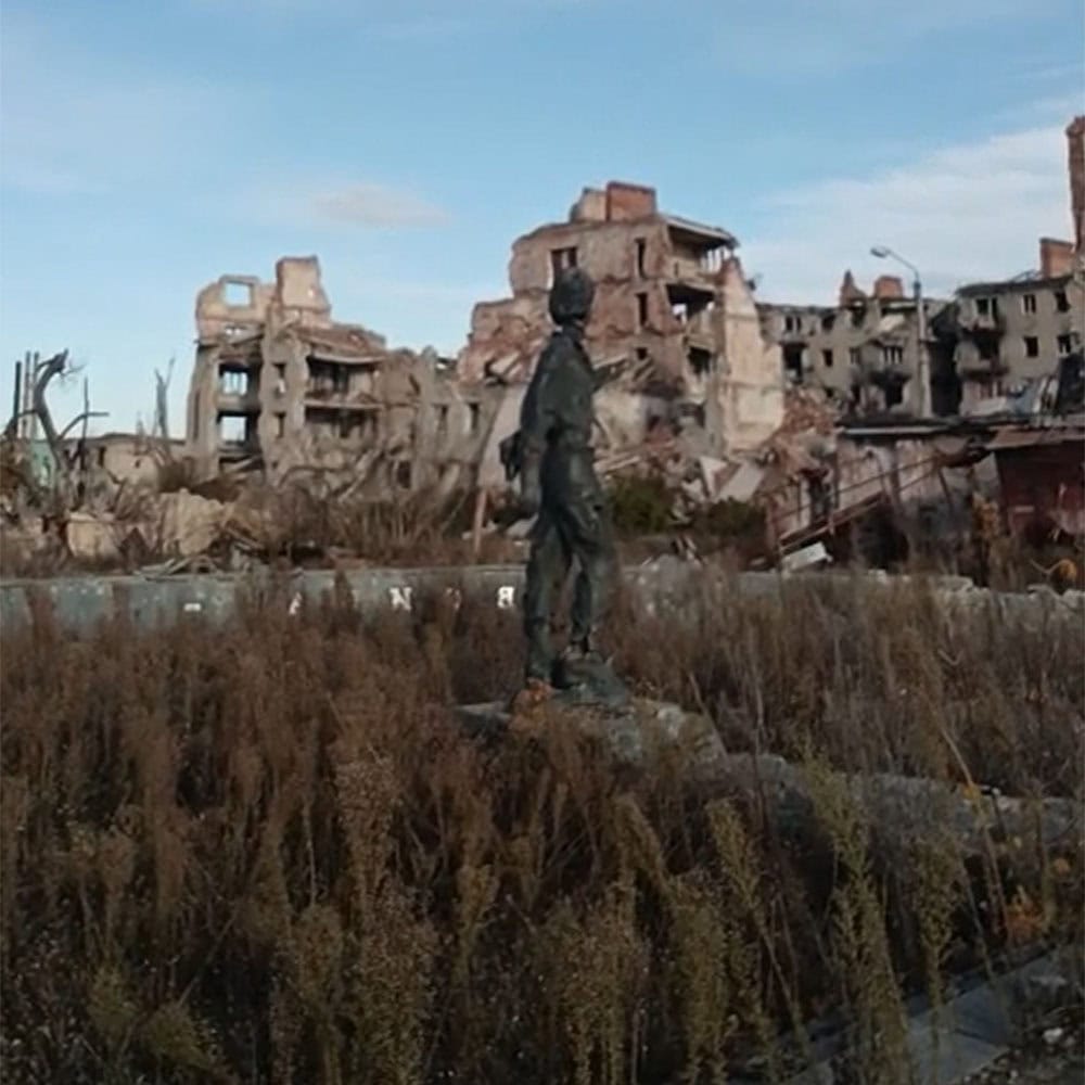 Зображення до посту: Залізничний міст, пам’ятник “афганцям” та стадіон “Авангард”: який вигляд має західний район Бахмута у листопаді 2025 року