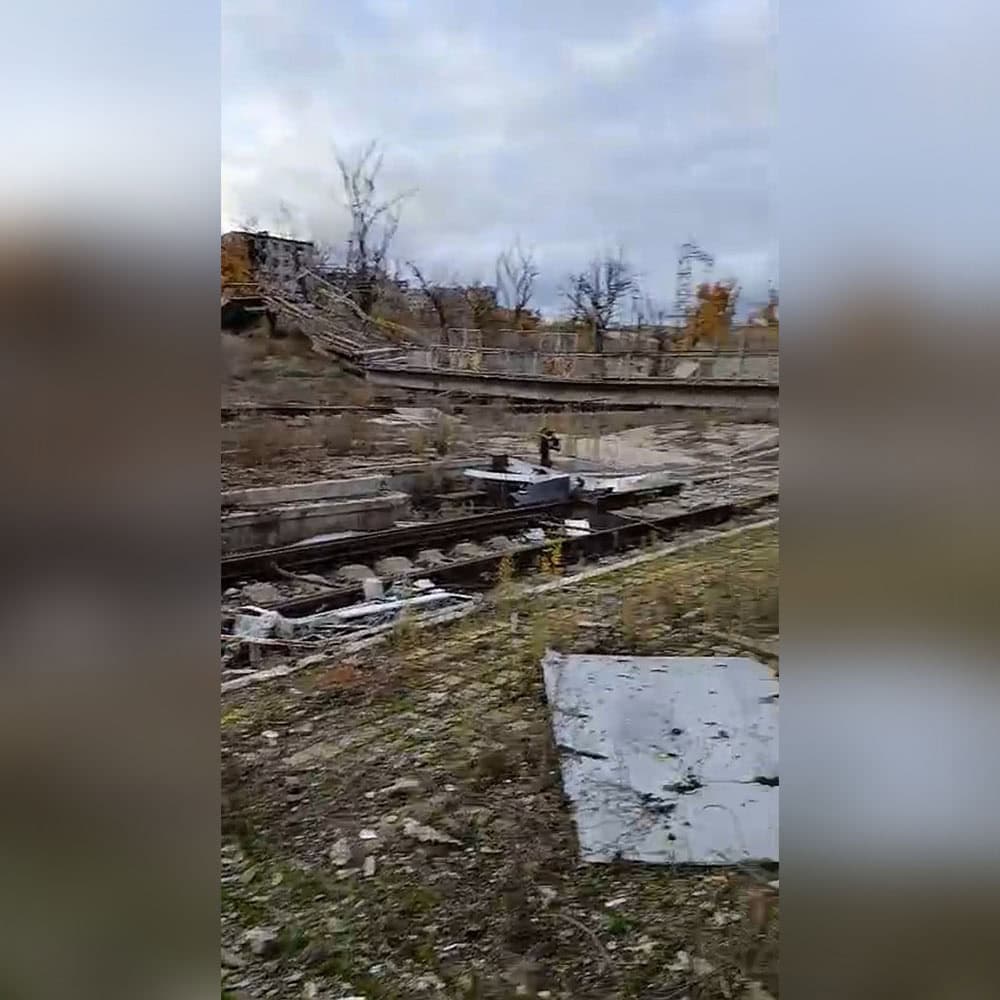 Пішохідний міст на залізничній станції “Бахмут-2” у листопаді 2025 року