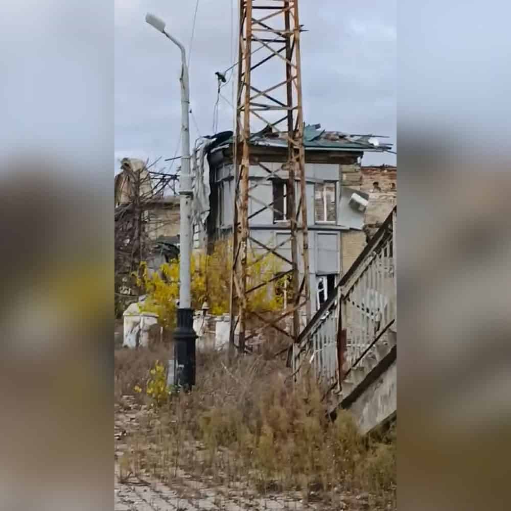 Зображення до посту: Залізничний міст, пам’ятник “афганцям” та стадіон “Авангард”: який вигляд має західний район Бахмута у листопаді 2025 року