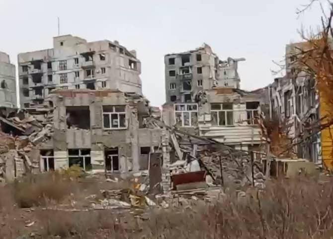 Зображення до посту: Залізничний міст, пам’ятник “афганцям” та стадіон “Авангард”: який вигляд має західний район Бахмута у листопаді 2025 року