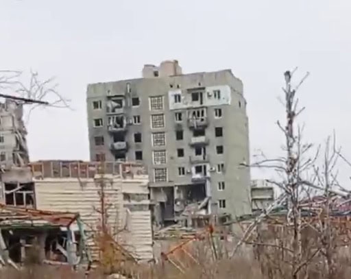 Зображення до посту: Залізничний міст, пам’ятник “афганцям” та стадіон “Авангард”: який вигляд має західний район Бахмута у листопаді 2025 року