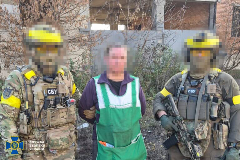 У Лимані затримали місцеву продавчиню: її підозрюють у наведенні російських обстрілів