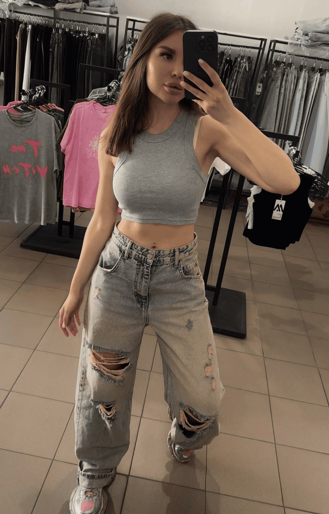 Ольга Долгая в собственном магазине одежды в Доброполье. Фото предоставлено собеседницей