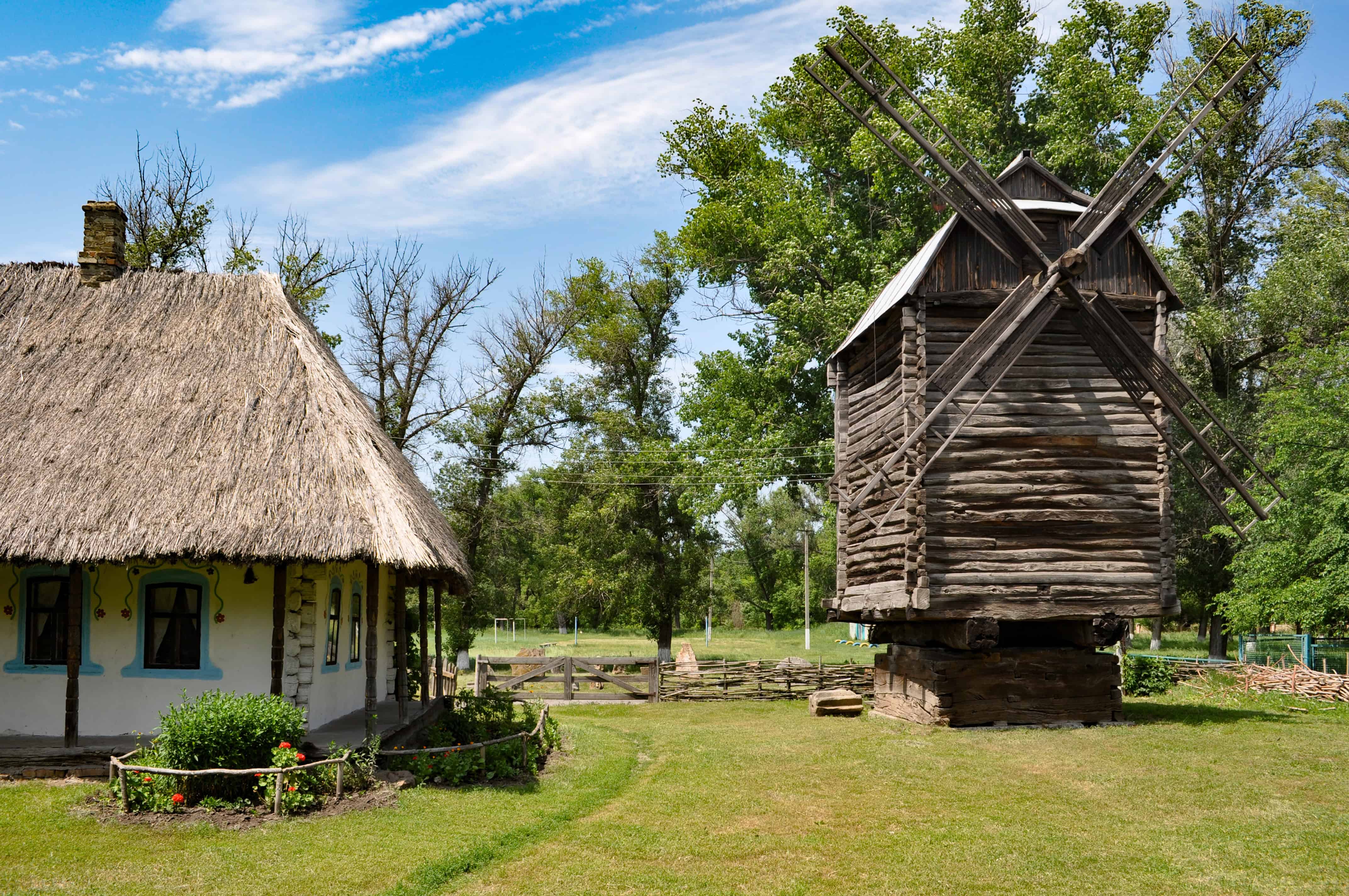 Музей народної архітектури, побуту та дитячої творчості в селі Прилісному