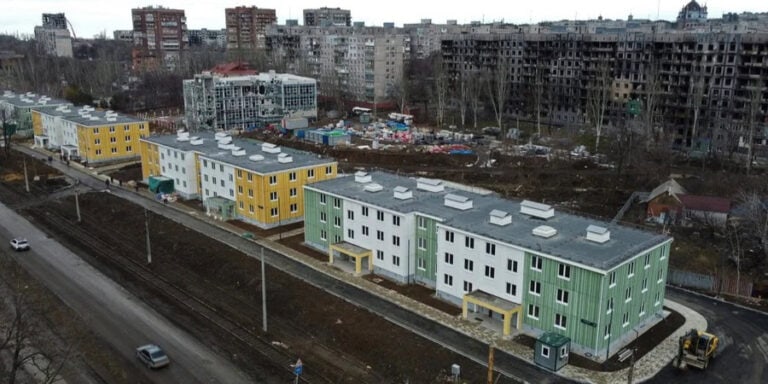 Окупаційна адміністрація Маріуполя визнала ще 149 квартир “безгосподарськими” (перелік адрес)