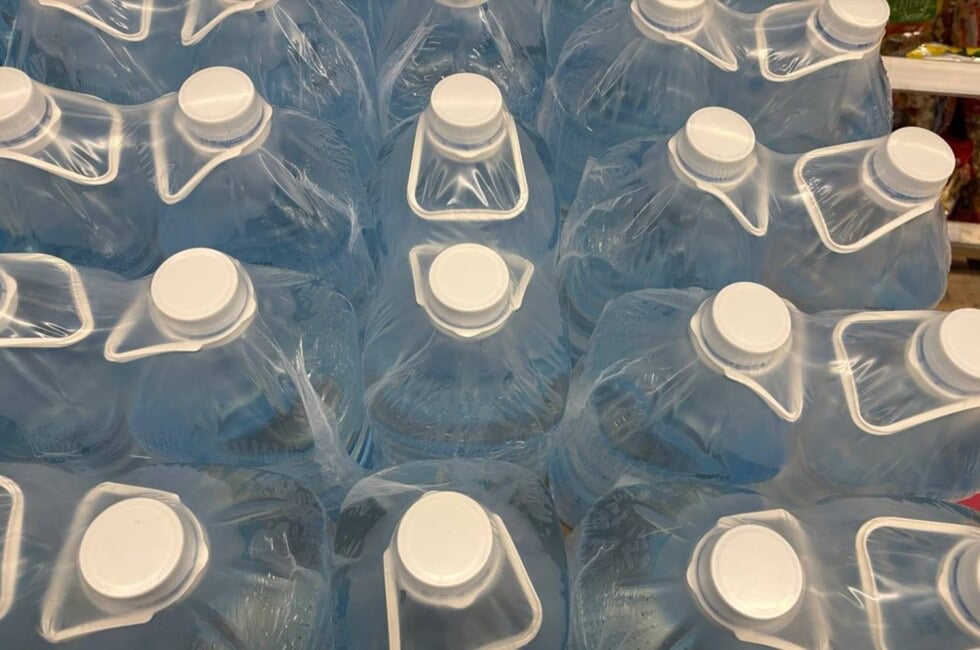 Росіяни сформували 120 загонів зі школярів ТОТ Донеччини, аби вони доставляли воду: деталі