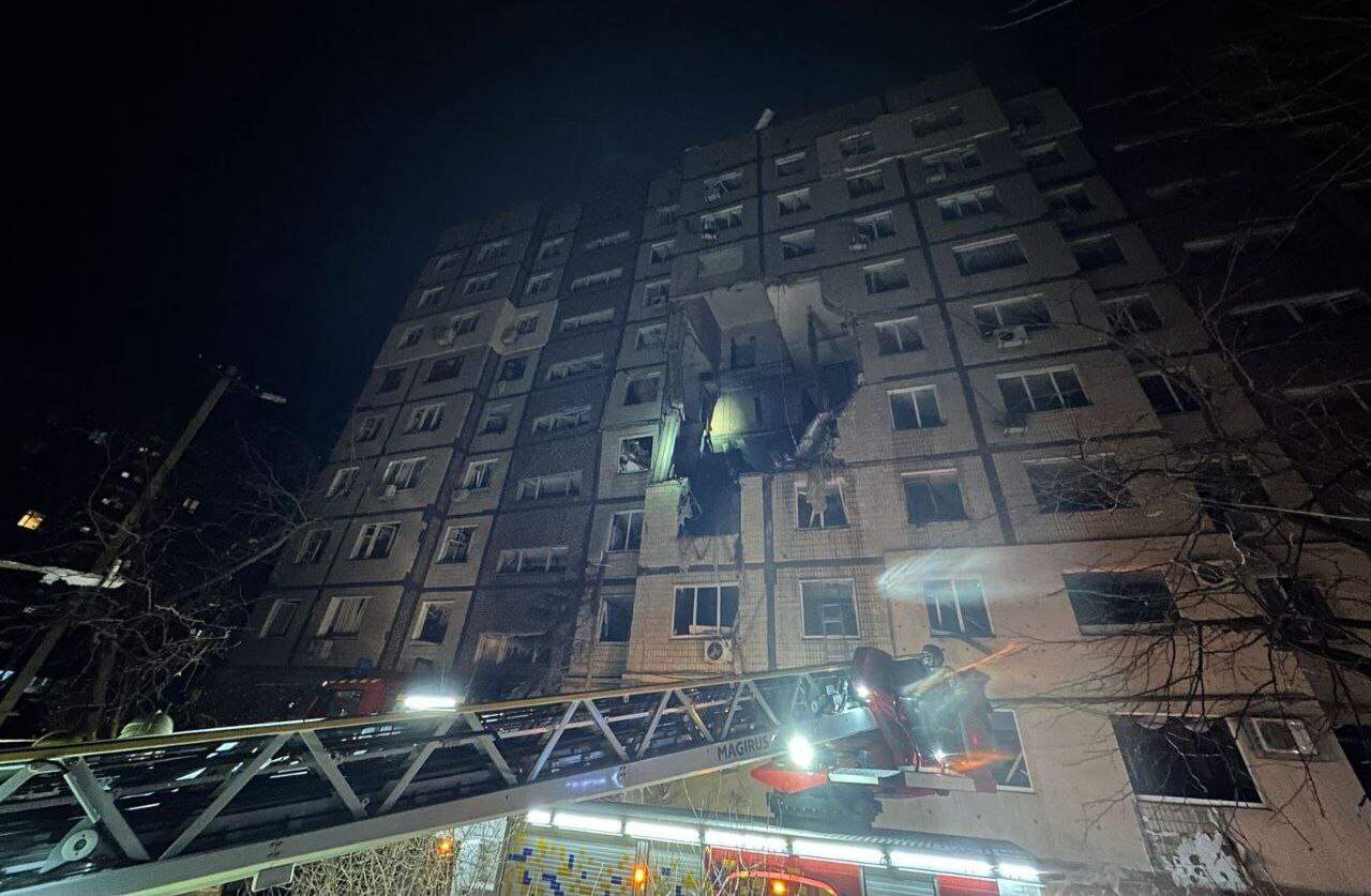 Зображення до посту: Україна пережила масовану атаку в ніч на 8 листопада: загинули щонайменше четверо людей, росіяни били по житлу та енергетиці