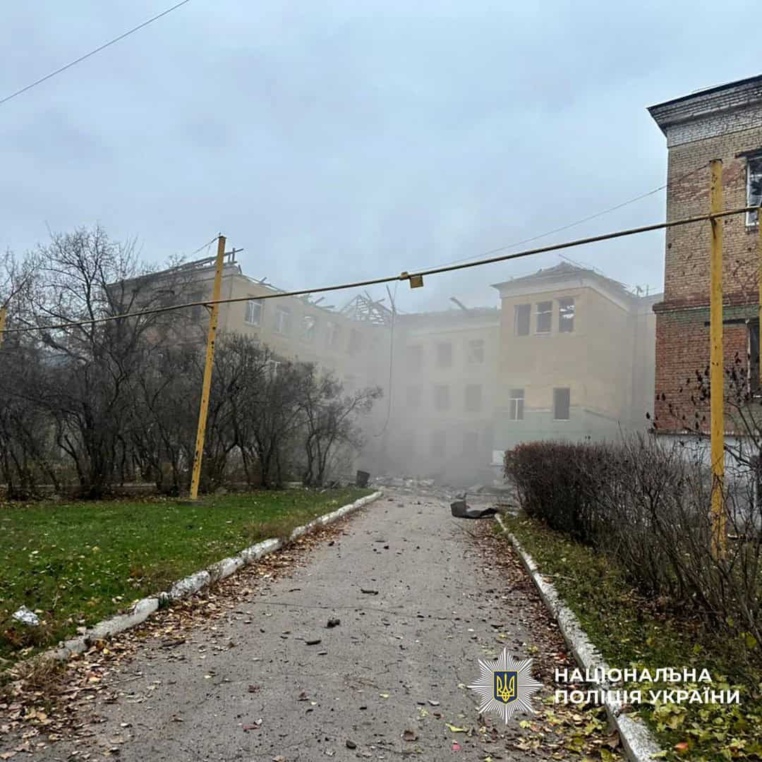 Зображення до посту: На Донеччині 7 листопада під обстрілами загинули дві людини, ще троє зазнали поранень (ЗВЕДЕННЯ)