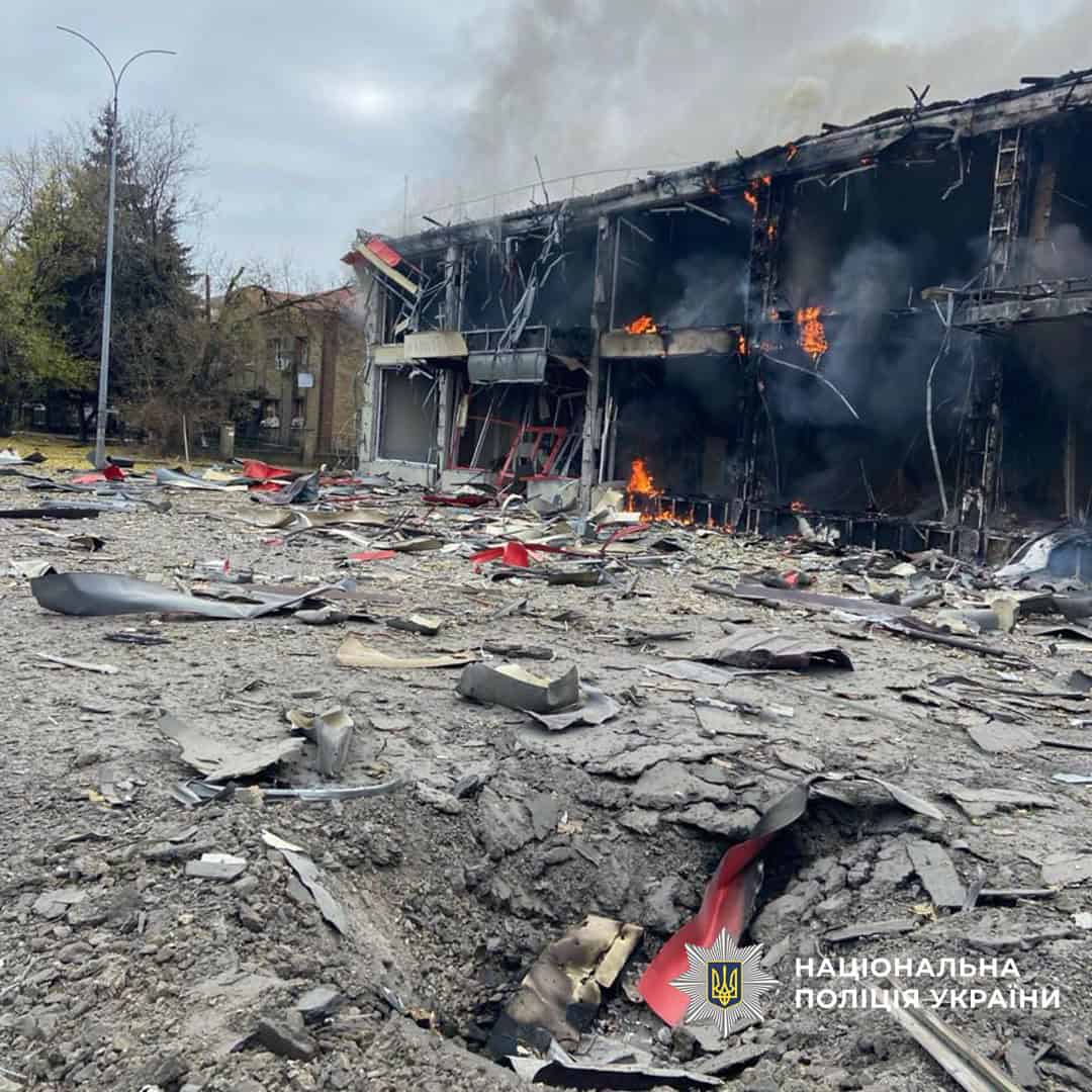 Зображення до посту: На Донеччині 7 листопада під обстрілами загинули дві людини, ще троє зазнали поранень (ЗВЕДЕННЯ)