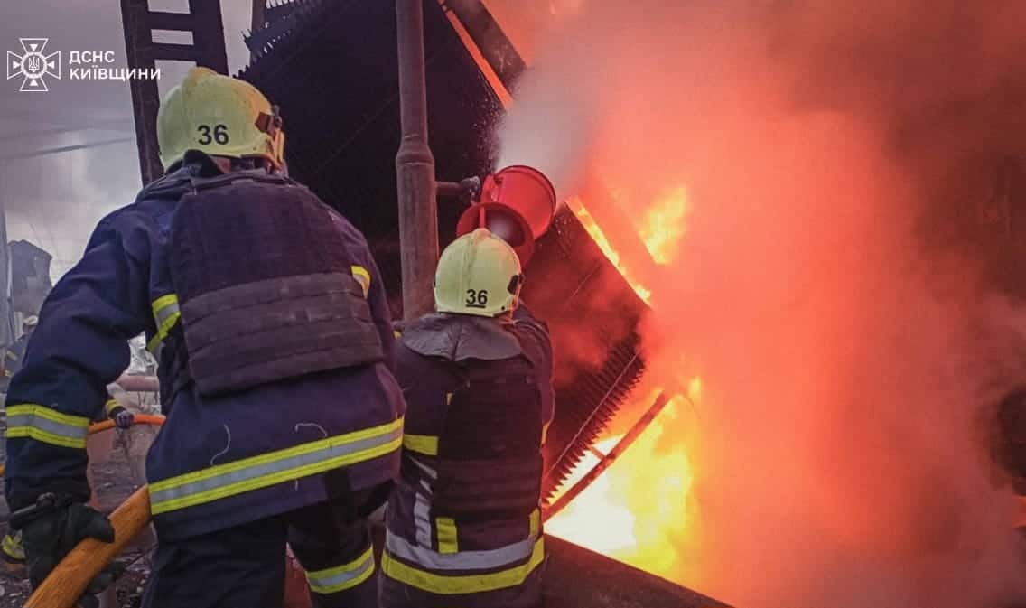 Зображення до посту: Україна пережила масовану атаку в ніч на 8 листопада: загинули щонайменше четверо людей, росіяни били по житлу та енергетиці