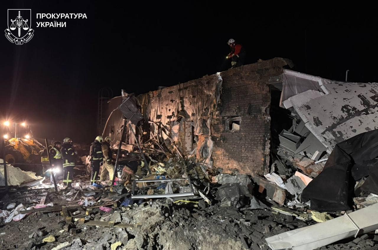 Зображення до посту: Україна пережила масовану атаку в ніч на 8 листопада: загинули щонайменше четверо людей, росіяни били по житлу та енергетиці