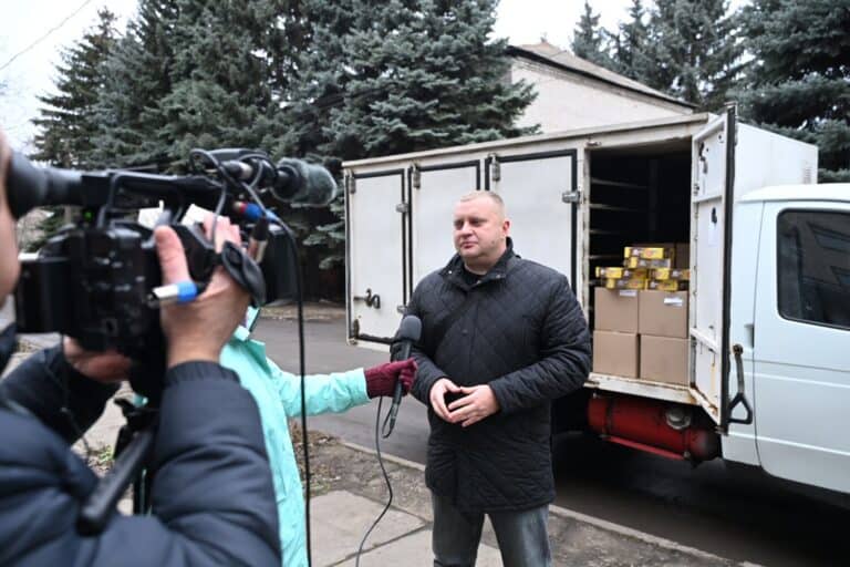 Россияне заявили, что вывезли из Покровска еще 120 человек: среди них якобы пятеро детей (детали)