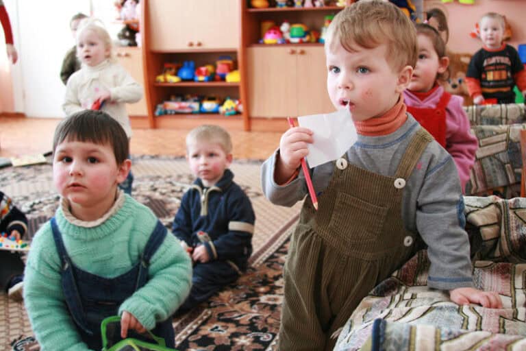 Ілюзія турботи: як привітання зі святами можуть зашкодити дітям в інтернатних закладах і що допоможе цього уникнути