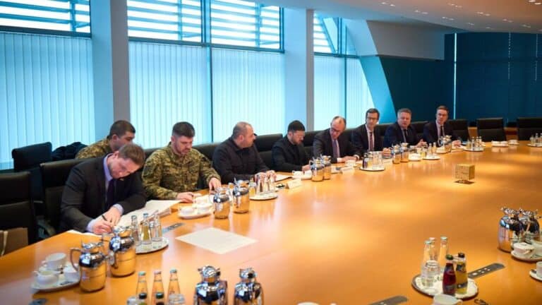 В Берлине прошли новые переговоры по мирному урегулированию США, Украина готова отказаться от НАТО: что известно