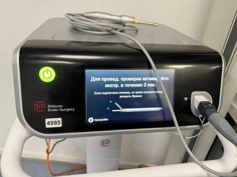 Бахмутська лікарня в евакуації придбала апарат, який полегшить проведення операцій: як записатися на прийом