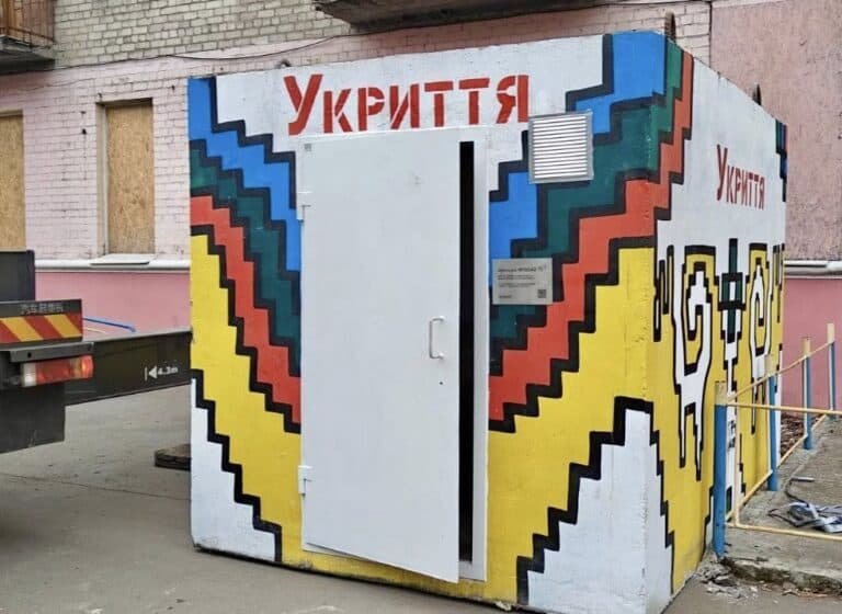 В Краматорске появились два новых мобильных укрытия: их подарил бизнес