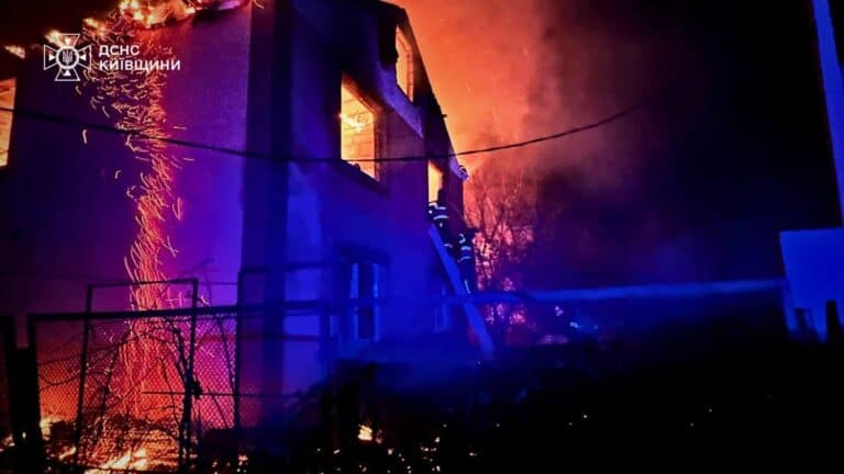 Последствия ночной атаки на Киев 27 декабря: 22 пострадавших, среди них 2 детей, пожары в районах и перебои с теплом и светом