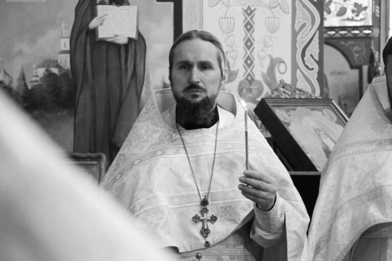 Из-за российского обстрела погиб священник Василий Кийко, который был настоятелем храма в селе Гришино