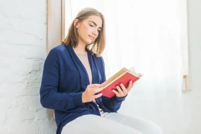 Як філософські книги допомагають краще розуміти себе та інших