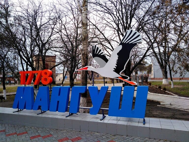 Гуманитарная помощь и консультации: сколько денег власти Мангуша потратили на поддержку переселенцев в 2025 году