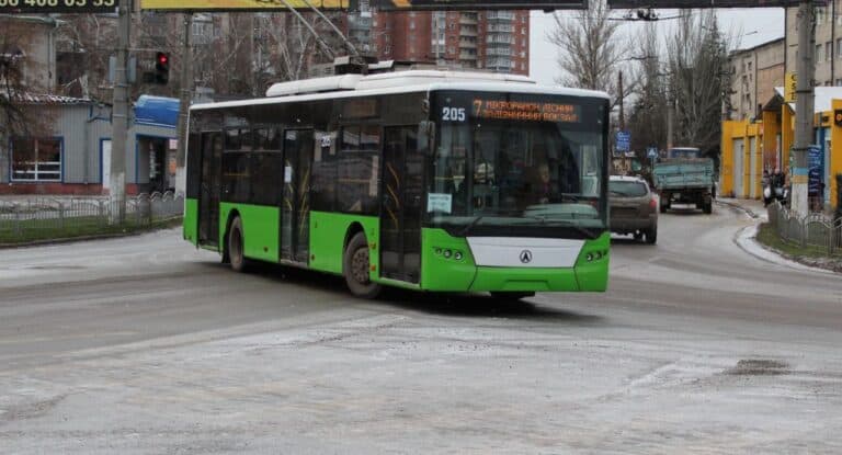 В Славянске 1 января автобусы и троллейбусы будут курсировать по измененному графику (расписание движения)