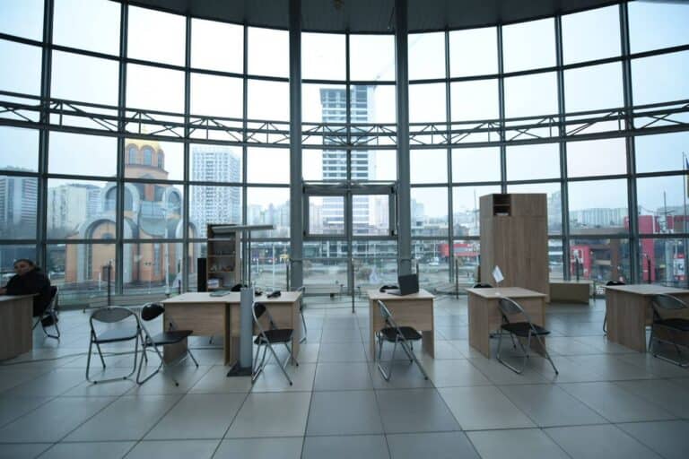 В Киеве открыли транзитный центр для ВПЛ на железнодорожном вокзале: пока в тестовом режиме