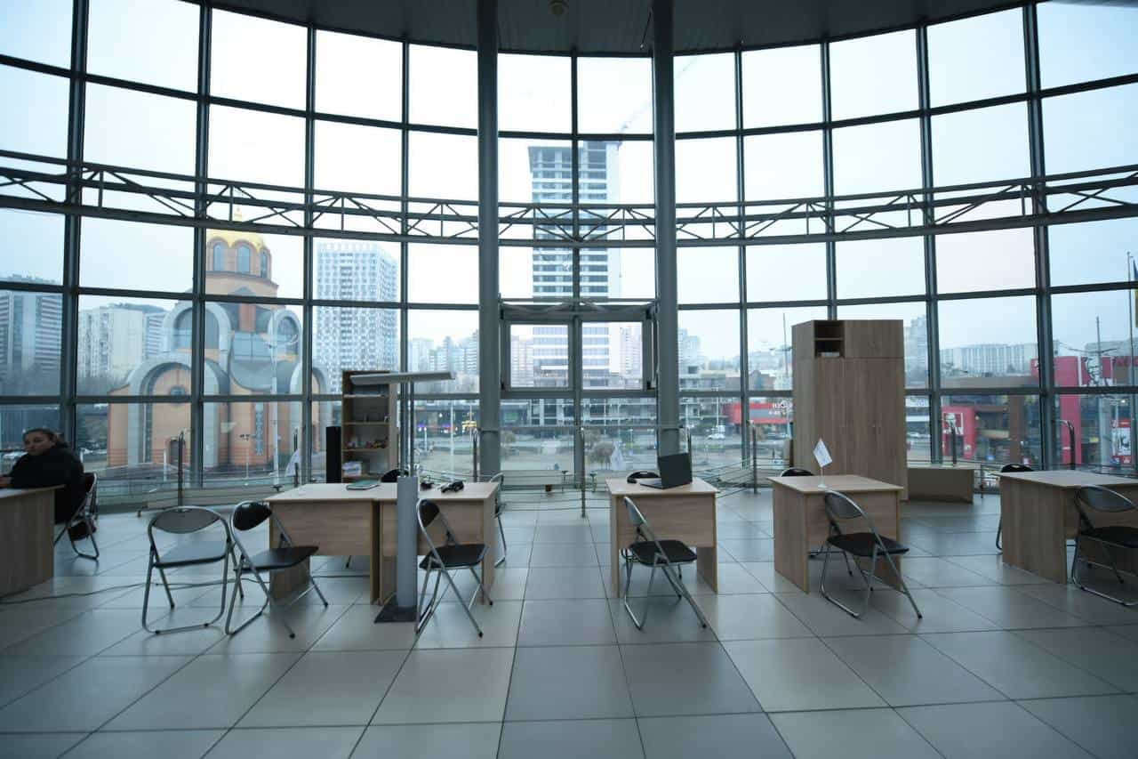 У Києві відкрили транзитний центр для ВПО на залізничному вокзалі: що відомо