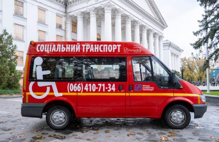 “Фонд розвитку громади” знову надаватиме послуги “інклюзивного таксі” у Краматорську: активісти знайшли гроші на ініціативу