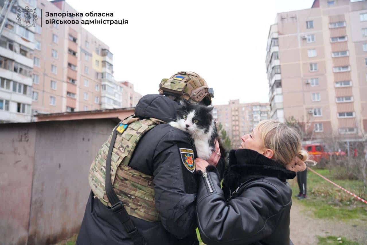 Росіяни масовано атакували Запоріжжя 17 грудня: є поранені, зокрема дитина
