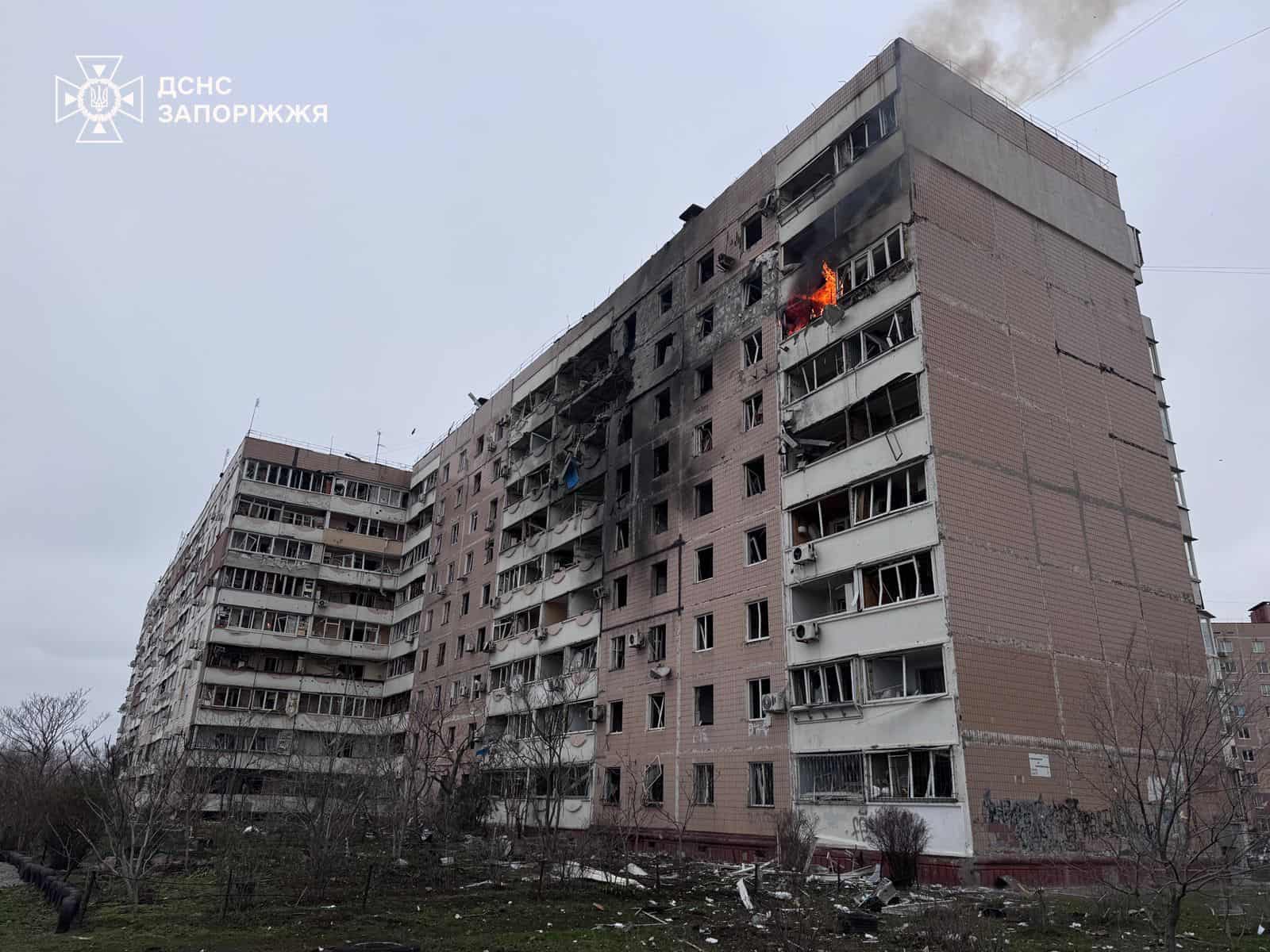 Росіяни масовано атакували Запоріжжя 17 грудня: є поранені, зокрема дитина