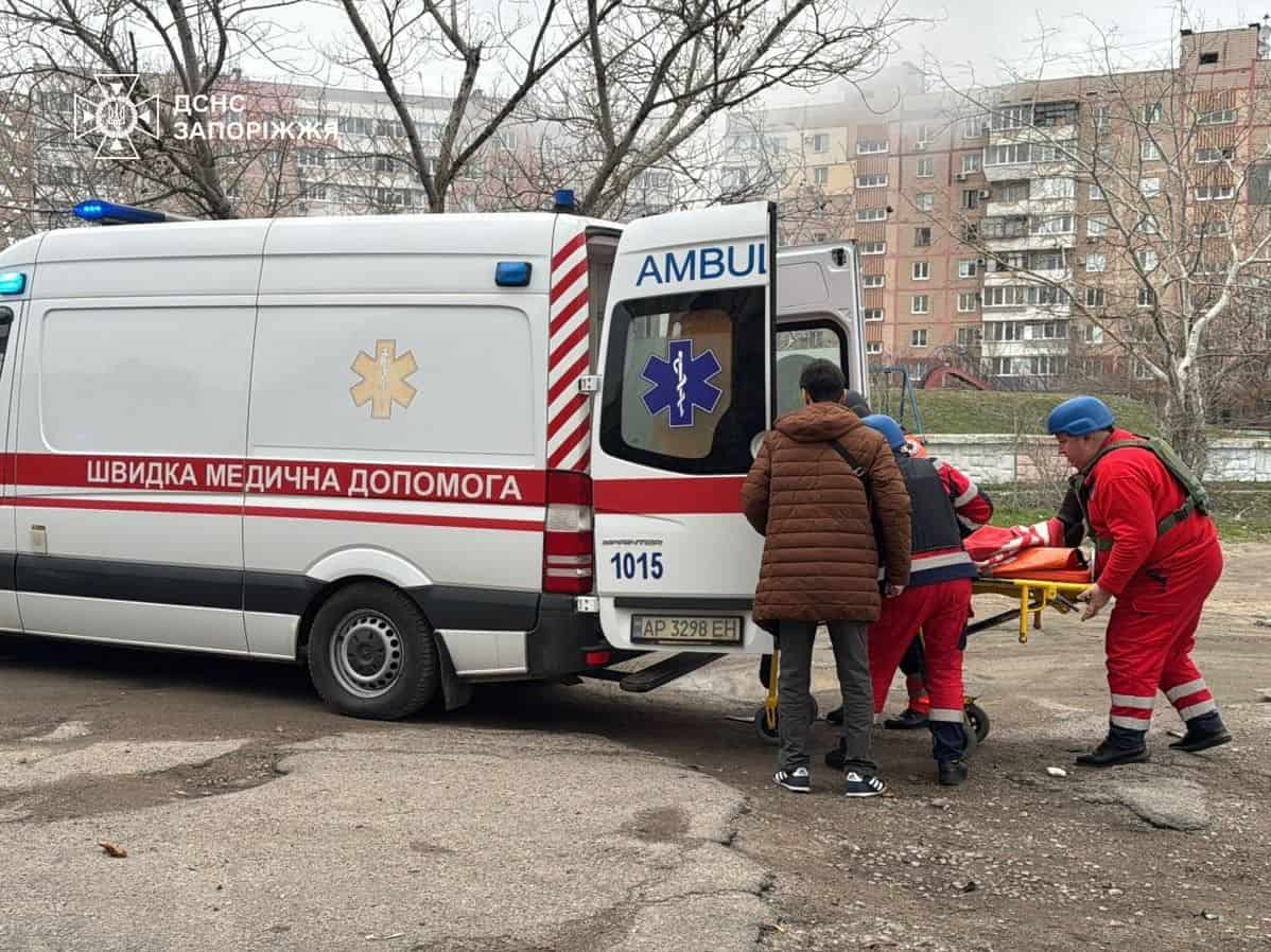 Росіяни масовано атакували Запоріжжя 17 грудня: є поранені, зокрема дитина