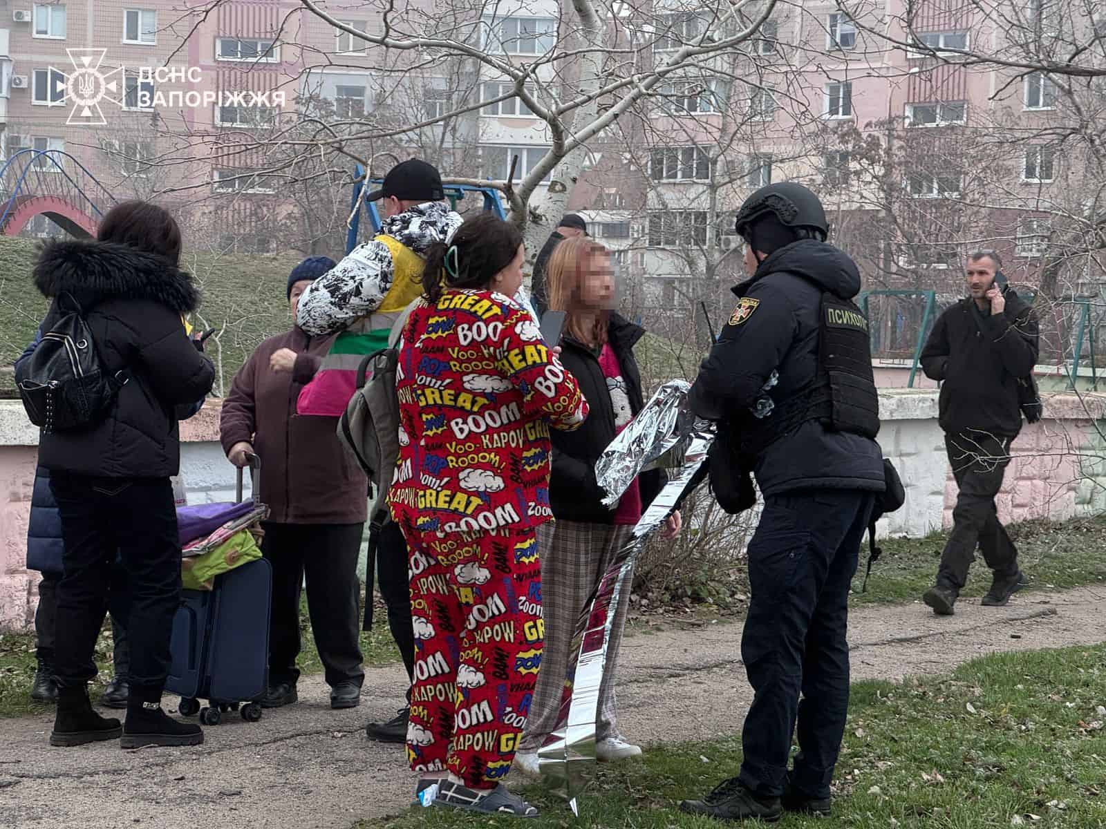 Росіяни масовано атакували Запоріжжя 17 грудня: є поранені, зокрема дитина