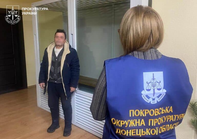 «30 ударов совком»: уроженца Белозерского подозревают в убийстве сестры, зятя и нанесении травм пожилой женщине