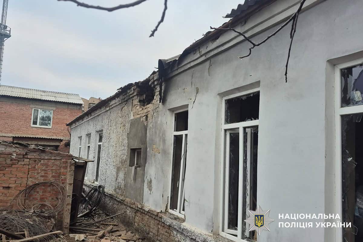 Зображення до посту: Двоє загиблих та троє поранених цивільних: якими були наслідки російських ударів по Донеччині 5 грудня (ЗВЕДЕННЯ)