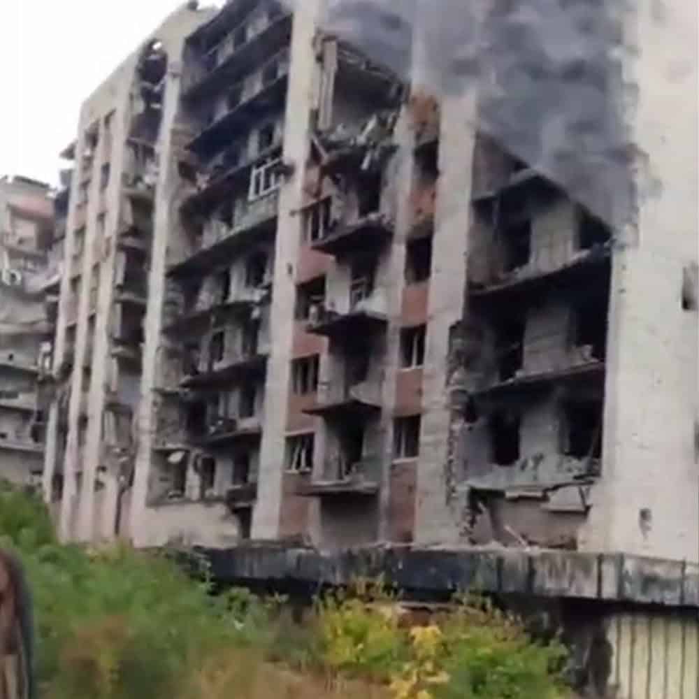 Будинок №14 вулиці Героїв Рятувальників (колишня Леваневського) у Бахмуті в листопаді 2025 року