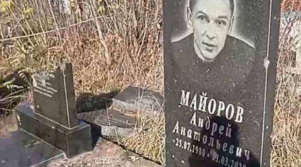 Сколоті надгробки та переламані лави: який вигляд має Маріупольське кладовище у Бахмуті восени 2025 року