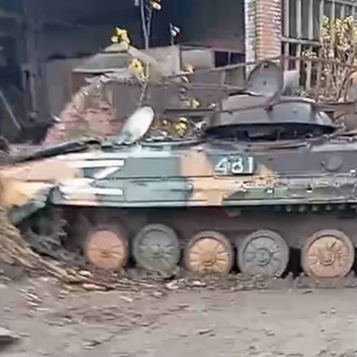 Зображення до посту: Квартал металевого мотлоху: який вигляд має вулиця Героїв Праці у Бахмуті наприкінці 2025 року