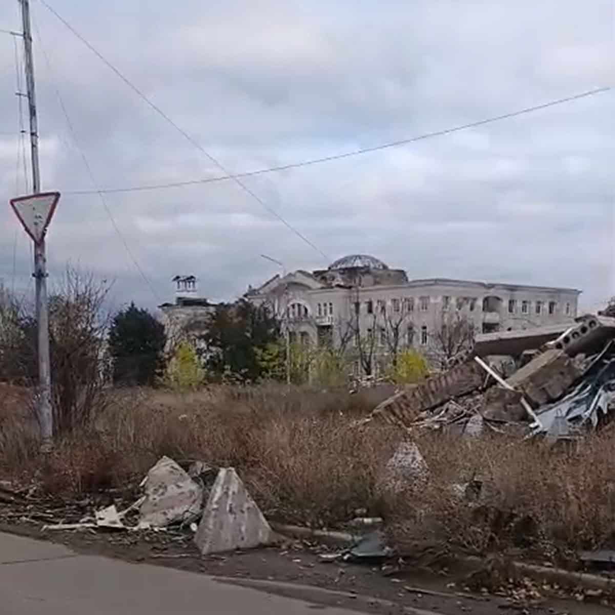 Палац культури імені Мартинова у Бахмуті у листопаді 2025 року