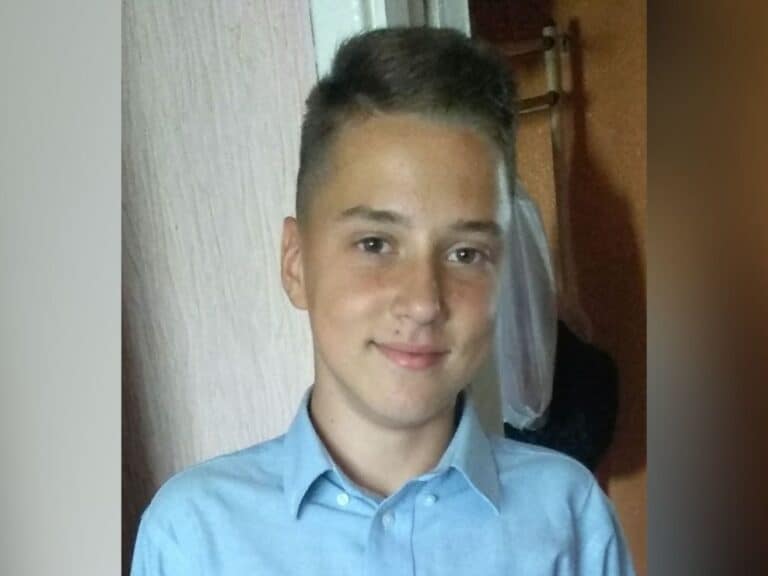 Займався боротьбою та любив сестричку: згадаймо 14-річного Дмитра Муравйова з Маріуполя, який загинув разом з батьком у рідному місті