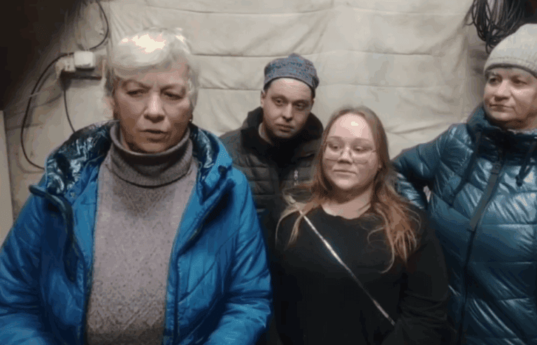 Российские военные вывозят людей из оккупированного Севера: что известно