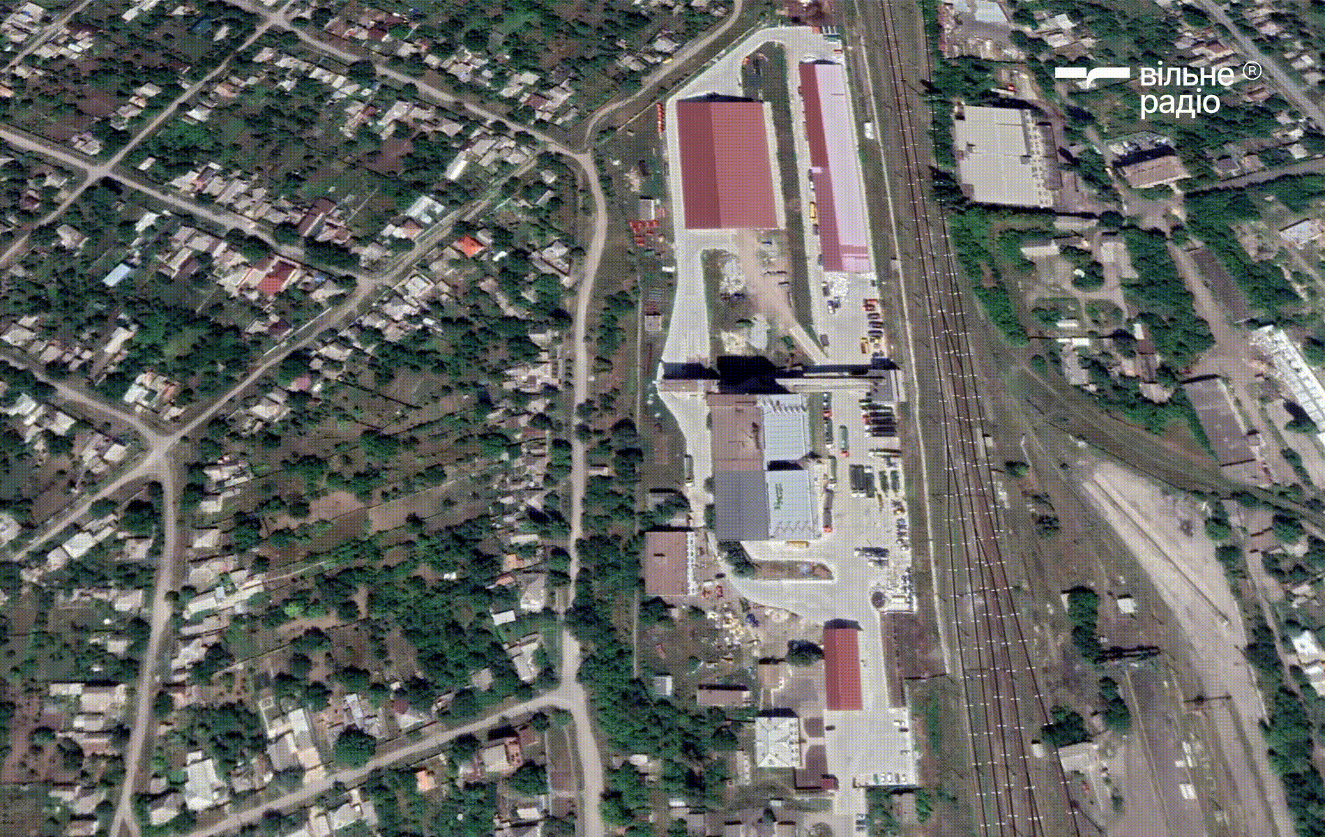 Елеватор у західній частині Бахмута в серпні 2022 року та жовтні 2024 року