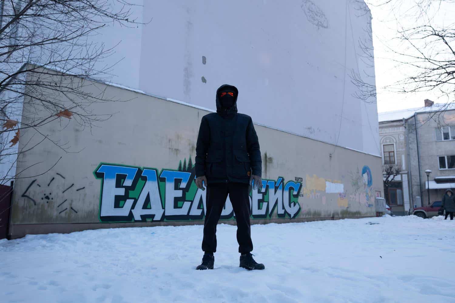 Військовий бригади “Едельвейс” створив графіті у Слов’янську та Коломиї до Дня Соборності: фото