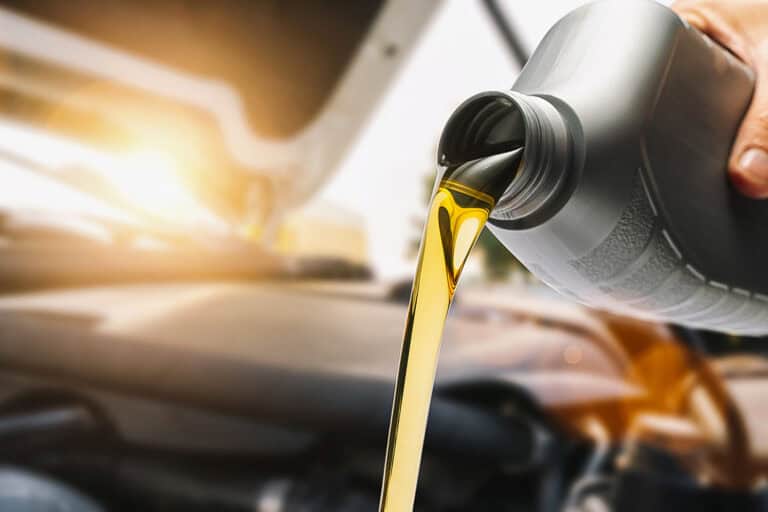 Комерційна техніка, генератори, садова техніка: де мінеральна олива досі незамінна